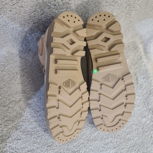 New in box Palladium Men's Boots Sz 9, Beige and Tan - Picture 5 of 9